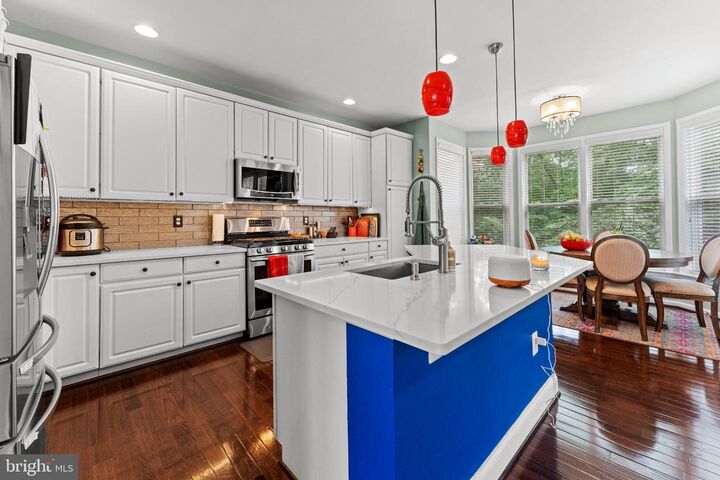 Property Photo: 47627 Loweland Terrace VA 20165