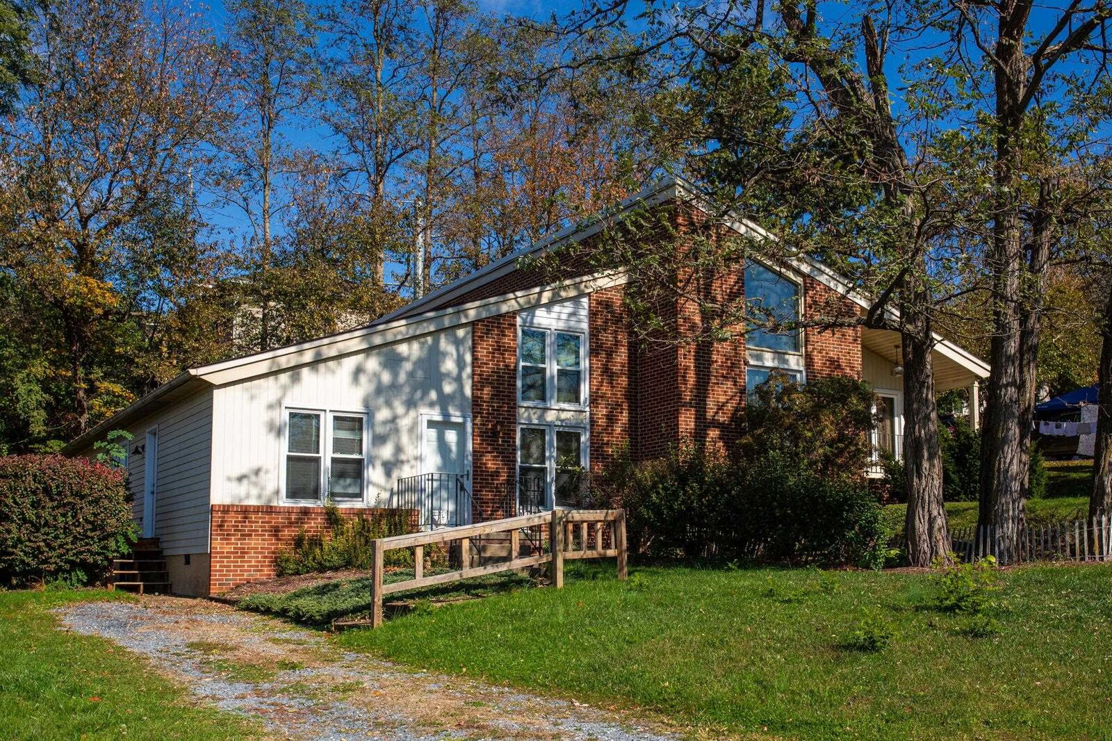 Property Photo: 1175 Rosedale Dr VA 22801