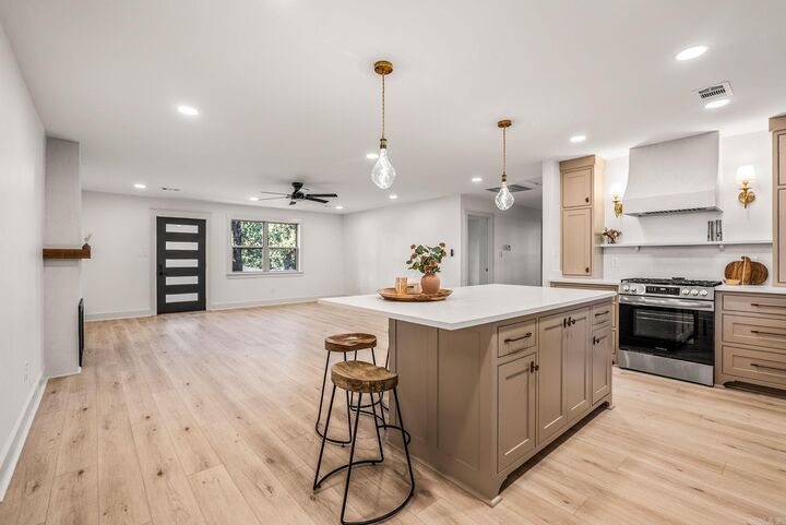 Property Photo: 7802 Bonnie Brae Rd AR 72227
