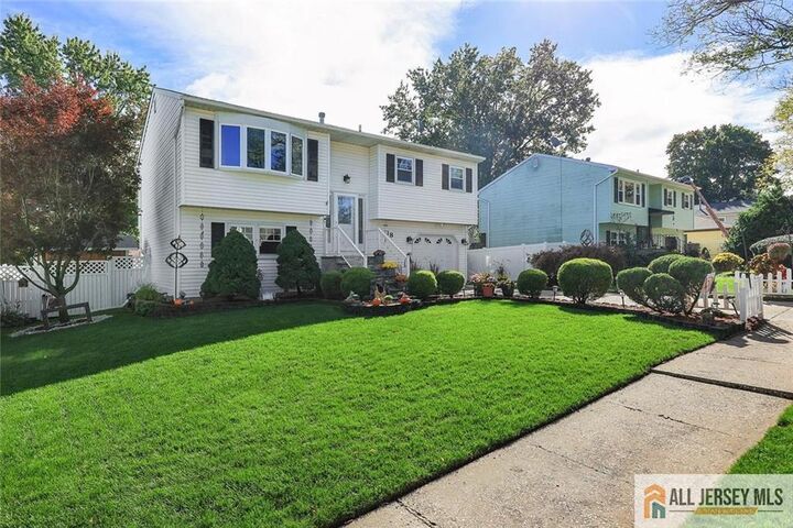 Property Photo:  18 Westinghouse Street  NJ 08840 