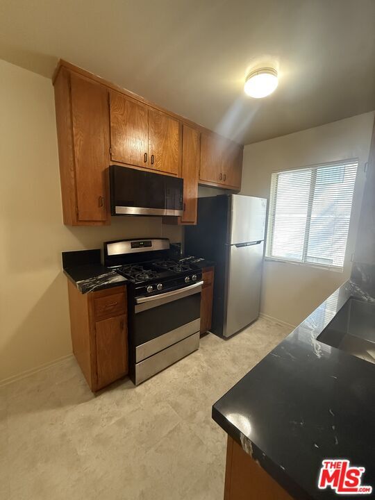 Property Photo:  1166 Amherst Ave, Unit 6  CA 90049 