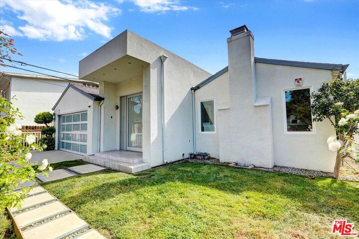 Property Photo:  11314 Gladwin St  CA 90049 