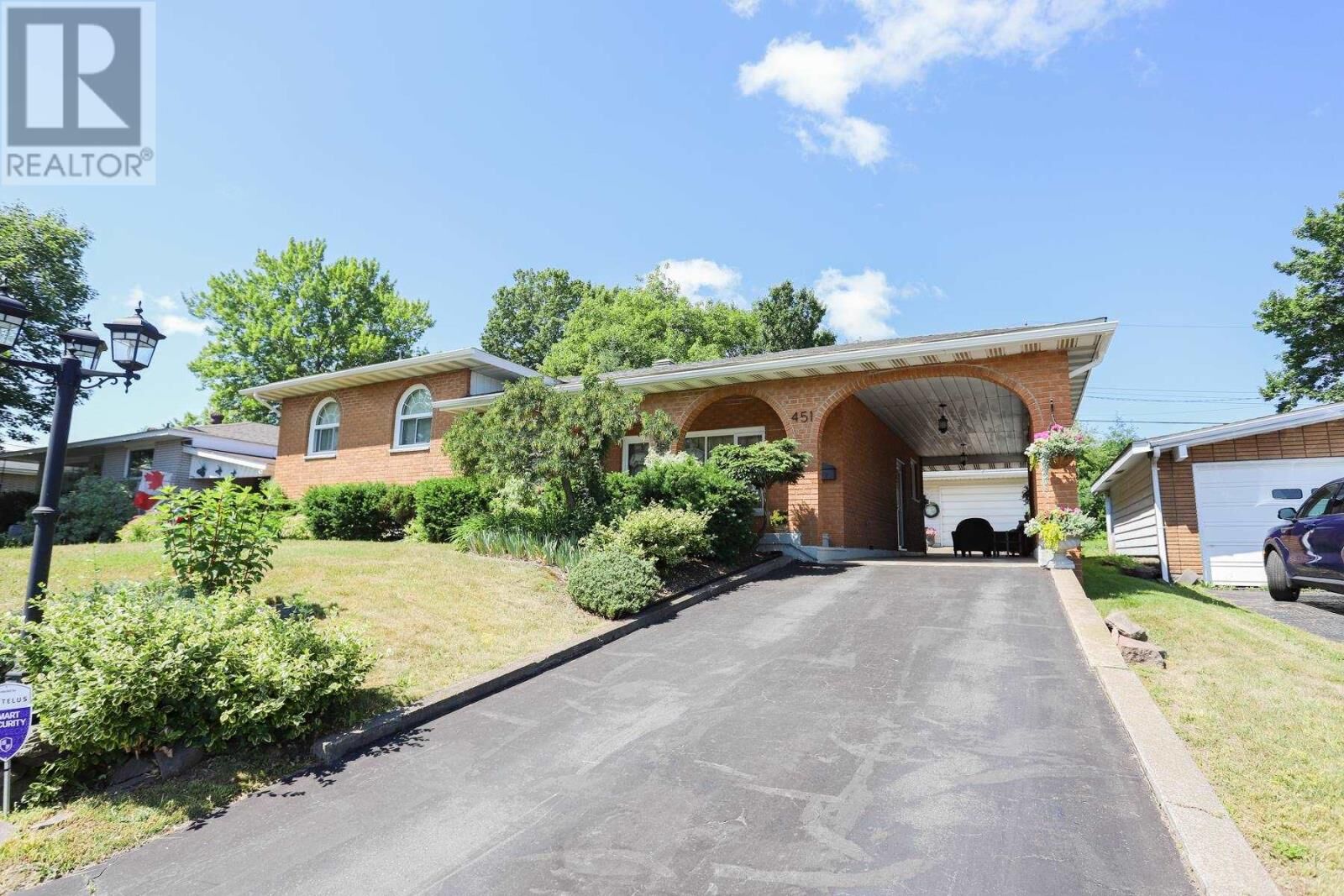 Property Photo: 451 Shannon Rd ON P6A 4K9