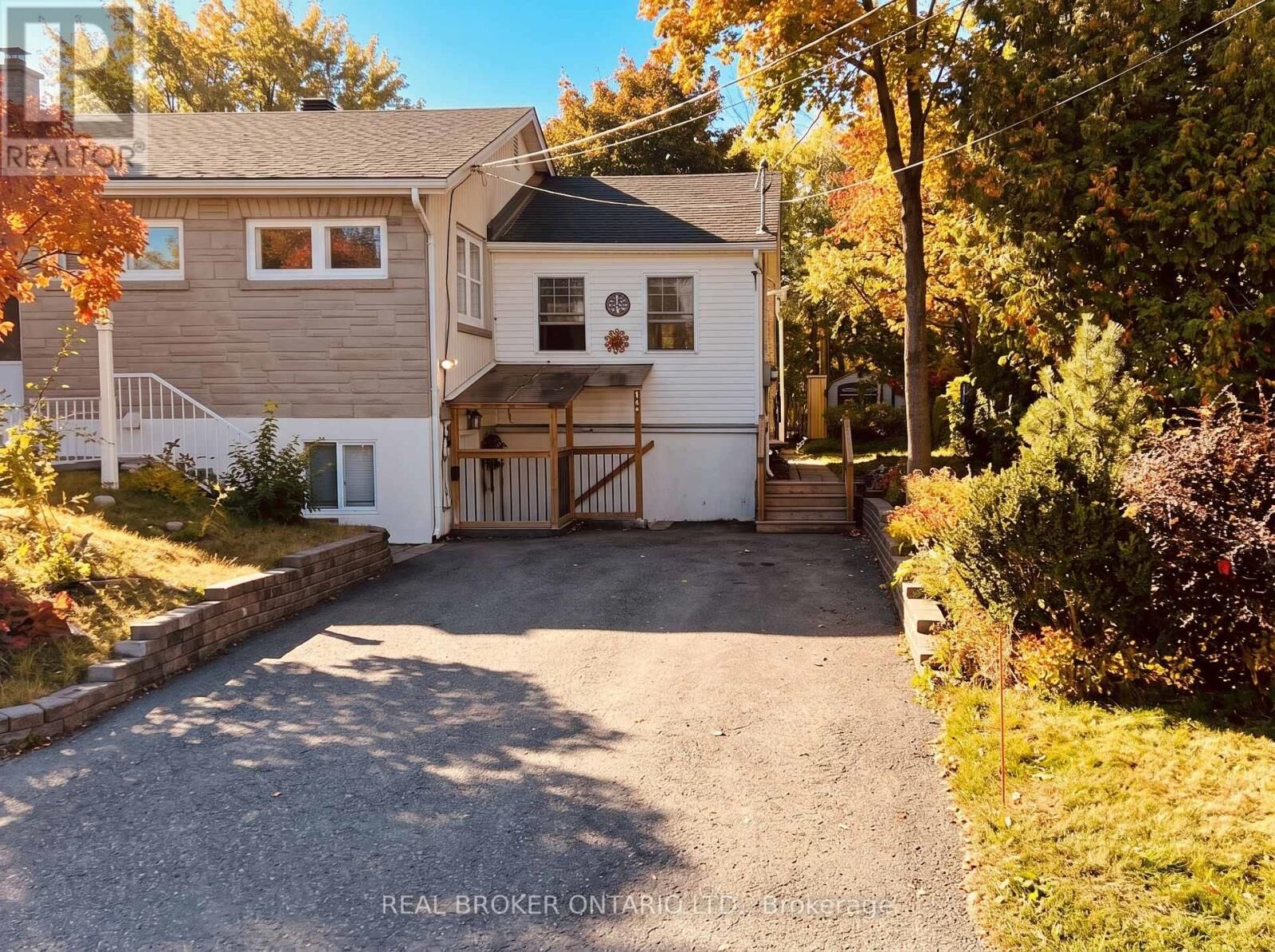 Property Photo: 924 Watson Street B ON K2B 6B9