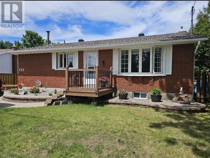 Property Photo:  132 Maplewood Crescent  ON P3L 1G9 