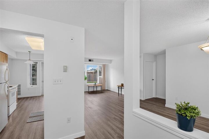 Property Photo:  873 Waverley Street  MB R3T 6C3 