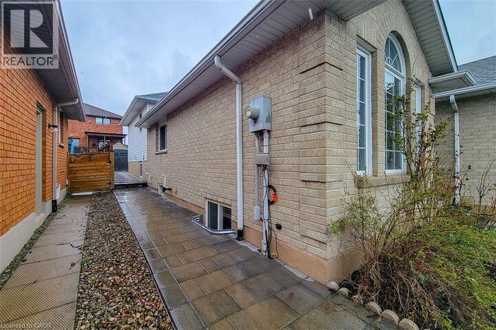 Property Photo:  1654 Upper Wellington Street  ON L9B 2C2 