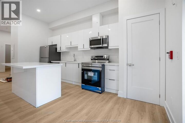 Property Photo:  153 King Street West 4  ON N7M 1E4 