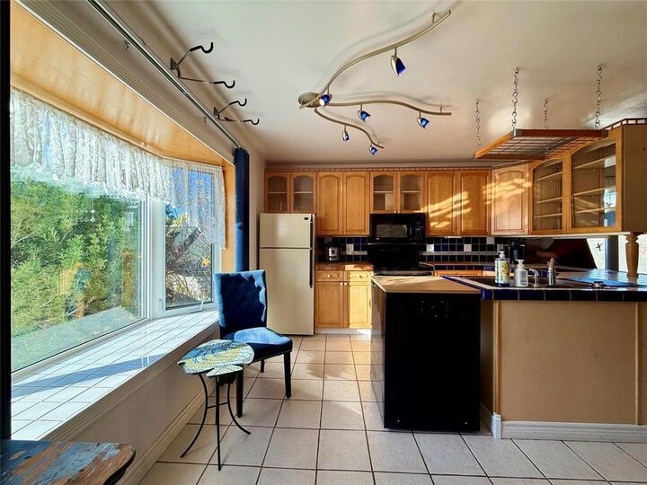 Property Photo: 11 Bay Avenue MB R8A 0V5