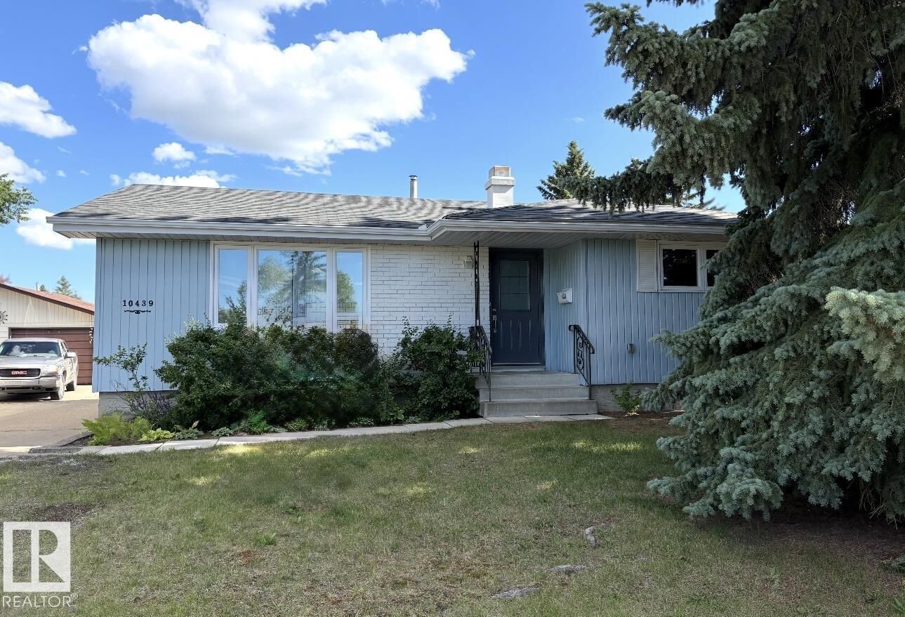 Property Photo:  10439 37 Avenue NW  AB T6J 2H9 