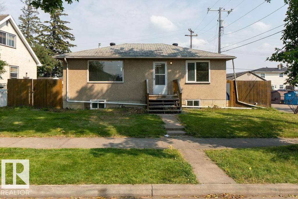 Property Photo:  12303 131 Street NW  AB T5L 1N2 