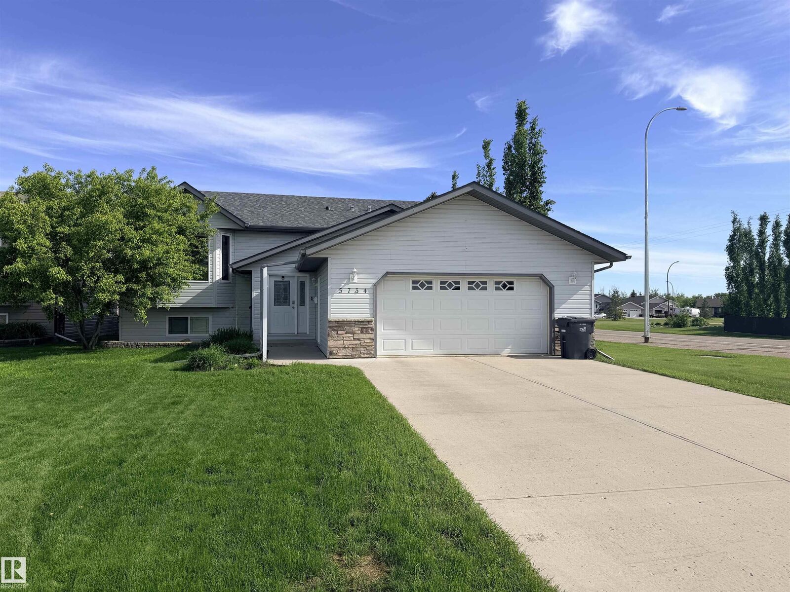 Property Photo:  5734 47 Avenue  AB T0A 3A1 