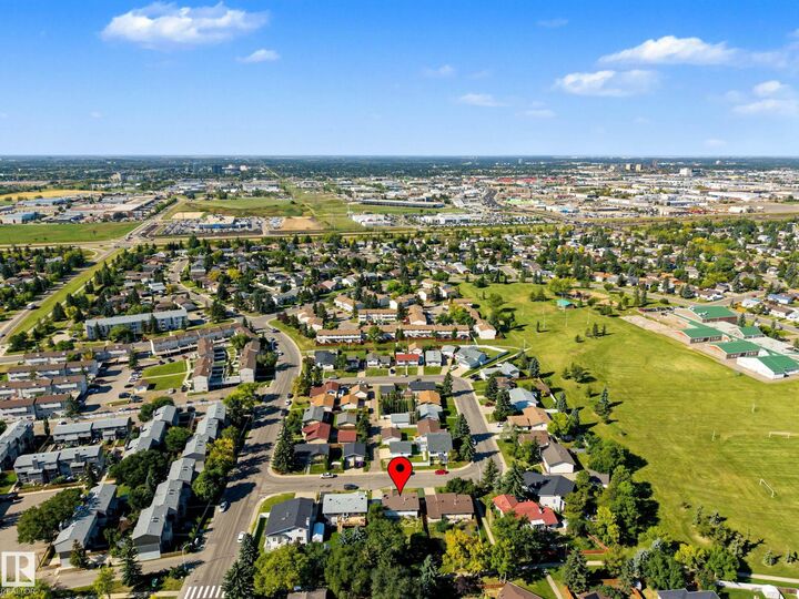 Property Photo:  2911 83 Street NW  AB T6K 3A4 