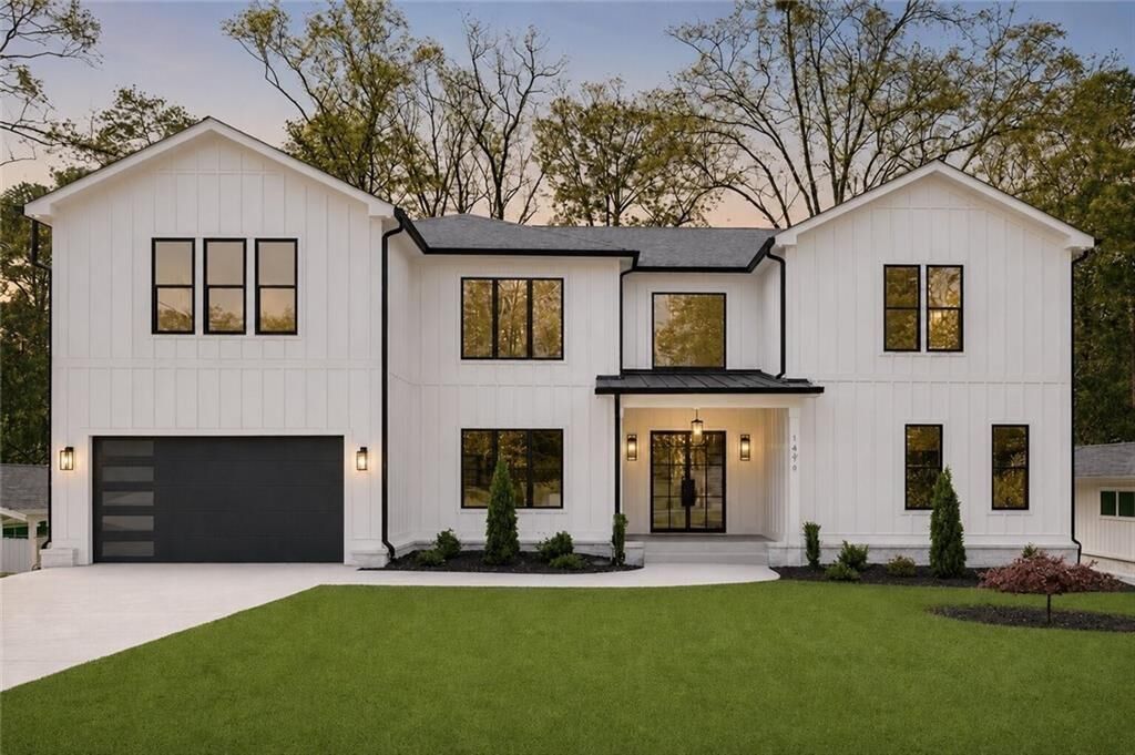 Property Photo: 1696 Dunwoody Place GA 30324