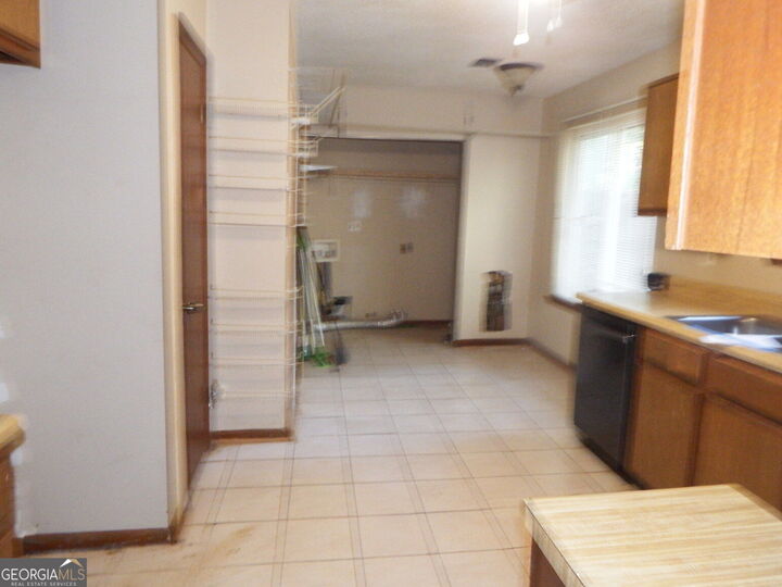 Property Photo:  922 Lake Drive Court  GA 30088 