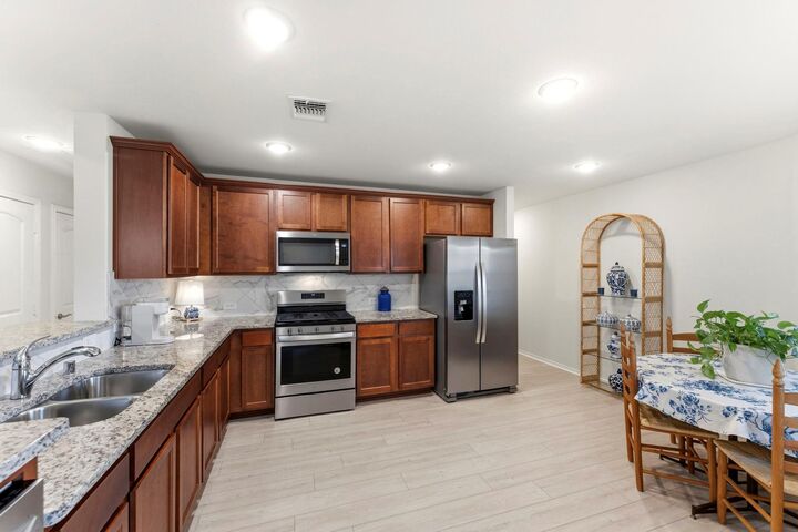 Property Photo: 410 Thistle Thorn Drive TX 77382