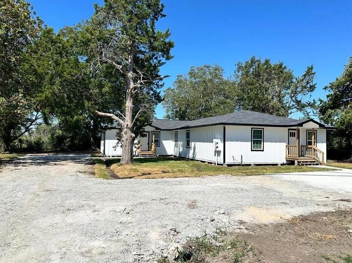 Property Photo:  539 Fm 770 Road N B  TX 77575 