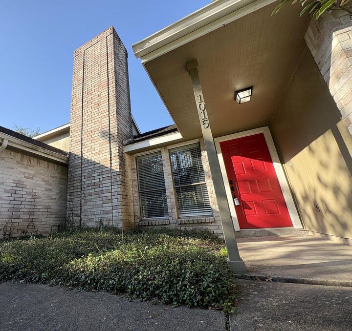 Property Photo: 1015 Sugarfield Court TX 77498