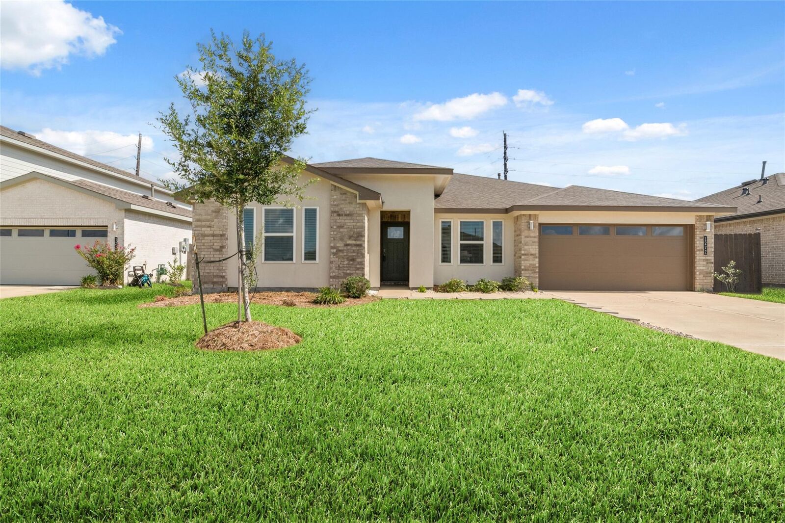 Property Photo: 1222 Hyde Lake Lane TX 77459