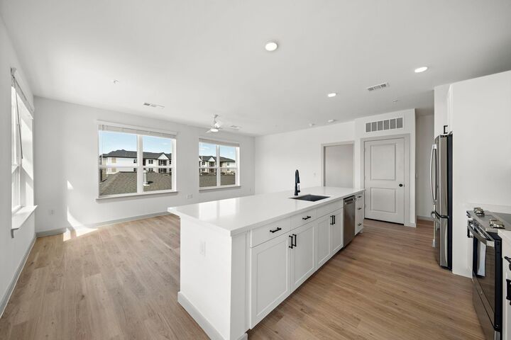 Property Photo: 6030 Texas Heritage Parkway Boulevard B4th TX 77441