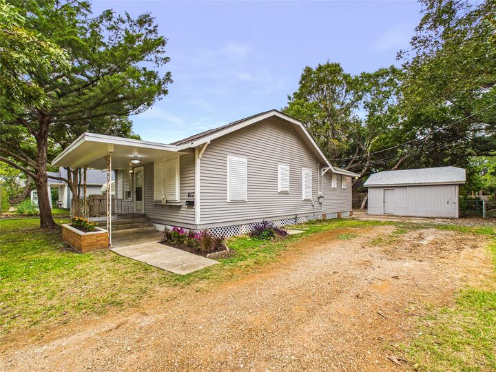 Property Photo: 917 Laurel Street TX 77568