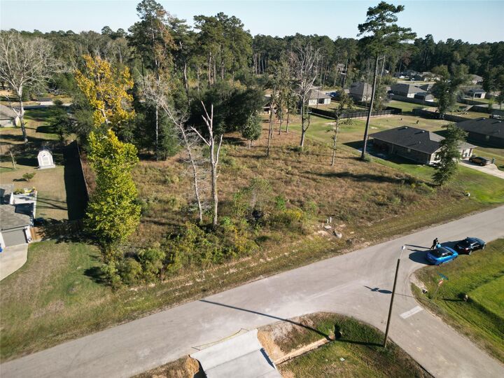 Property Photo: 826 Forest View TX 77357