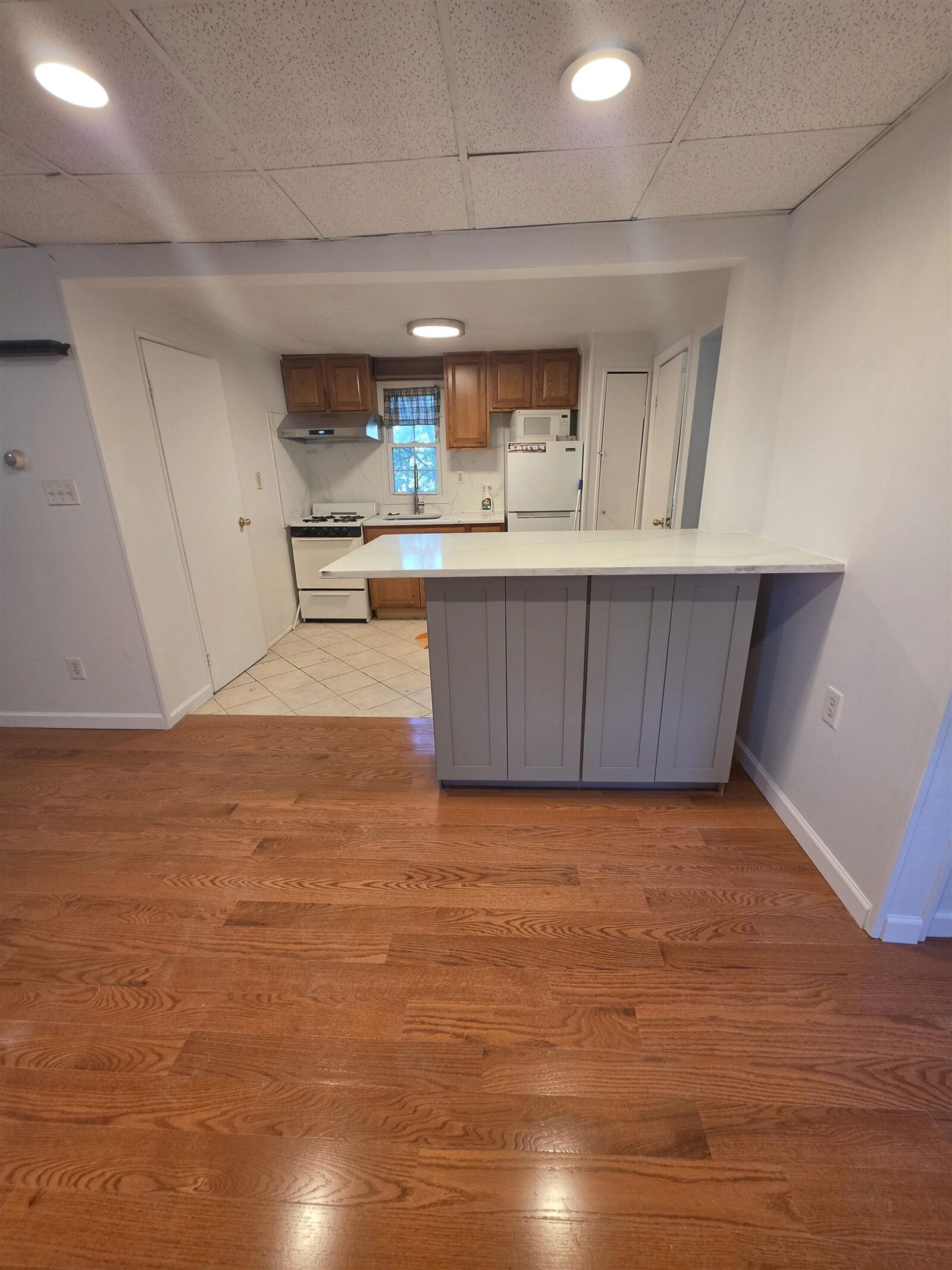 Property Photo:  476 Avenue E 4  NJ 07002 