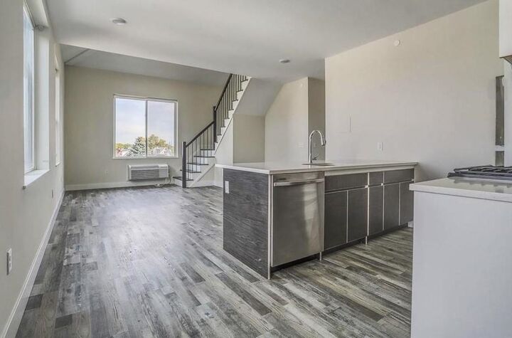 Property Photo:  140 Avenue B 406  NJ 07002 