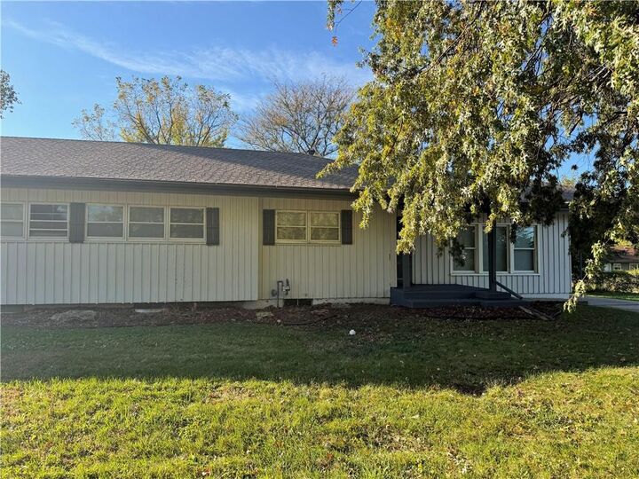 Property Photo:  502 Tumbleweed Place  MO 64012 