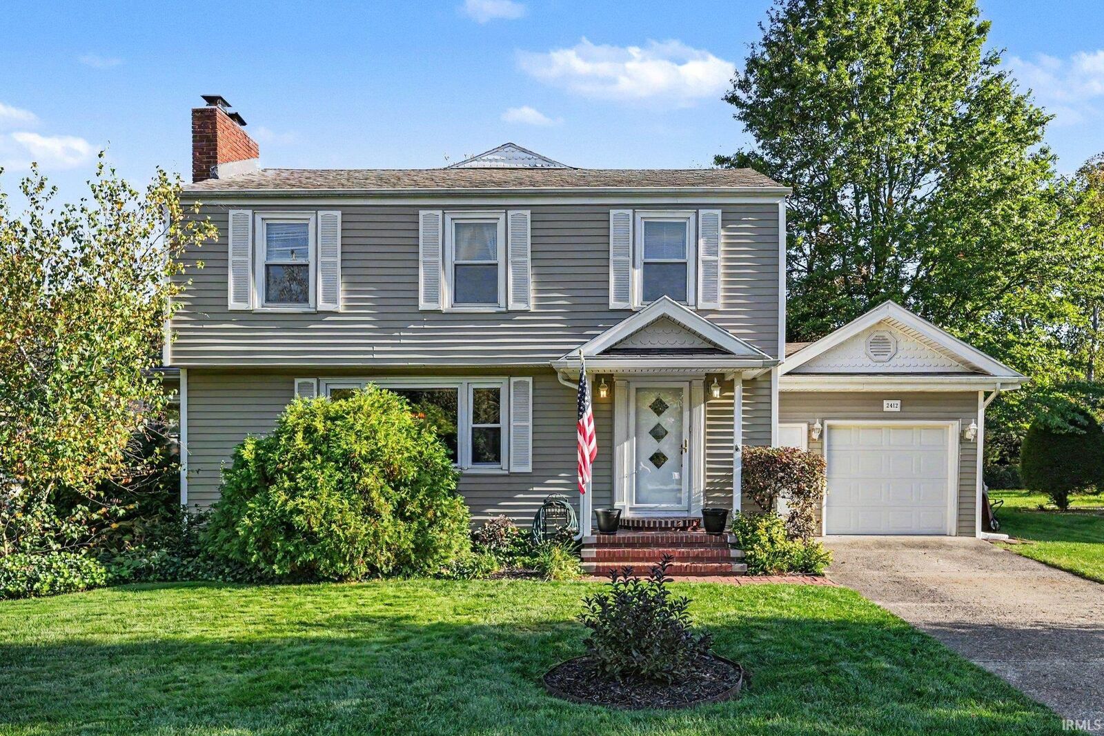 Property Photo:  2412 S Twyckenham Drive  IN 46614-1436 