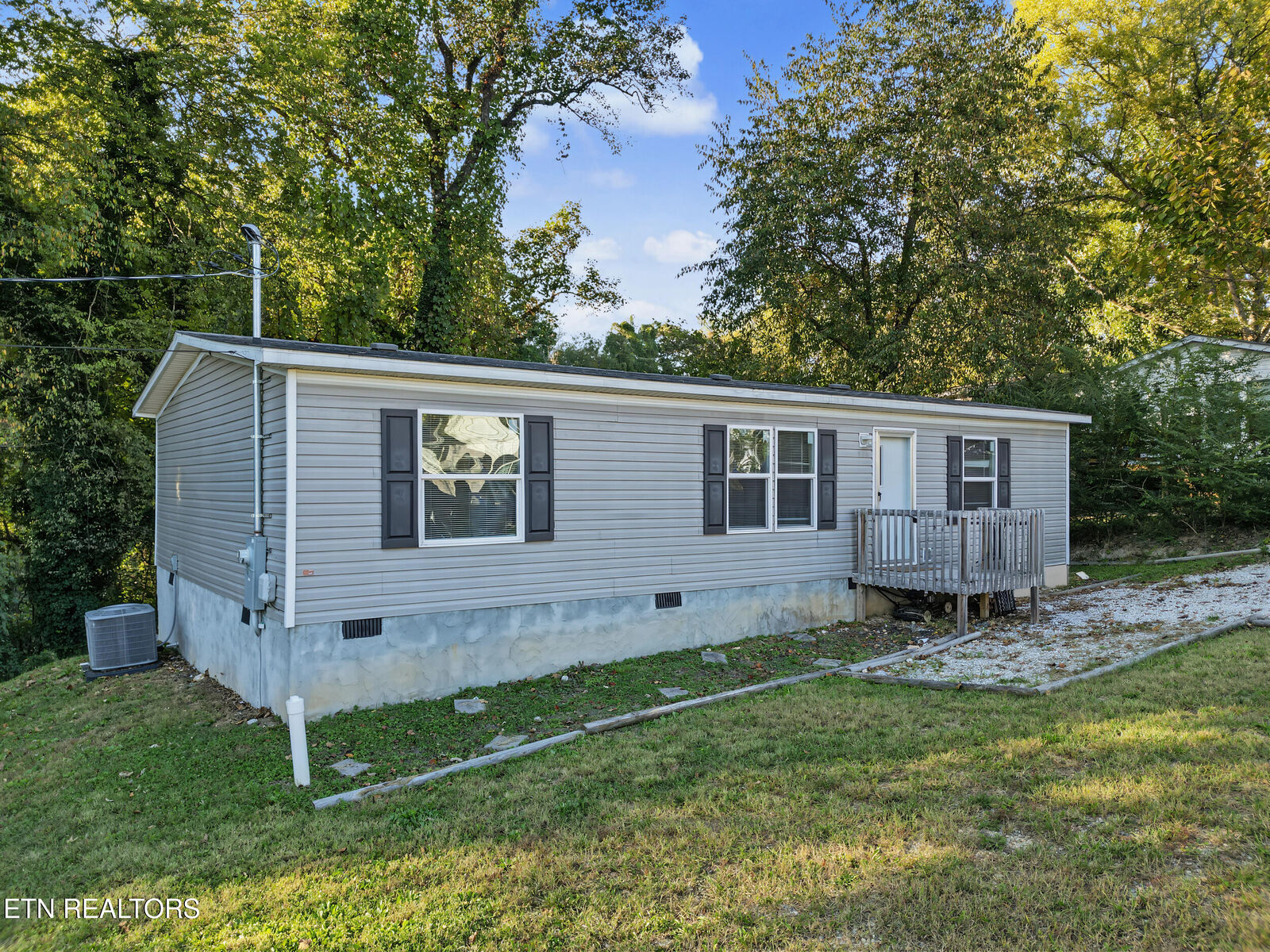 Property Photo:  438 Jarnigan St  TN 37716 