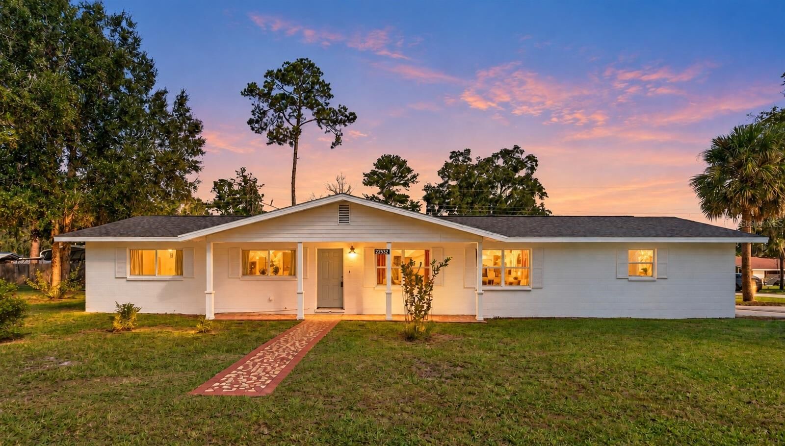Property Photo:  22532 SE 59th Place  FL 32640 