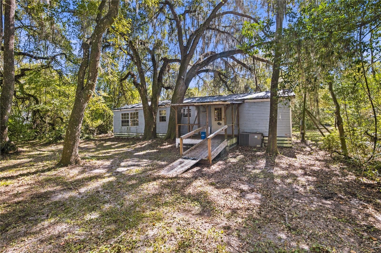 Property Photo: 5804 SW 144th Lane FL 32667