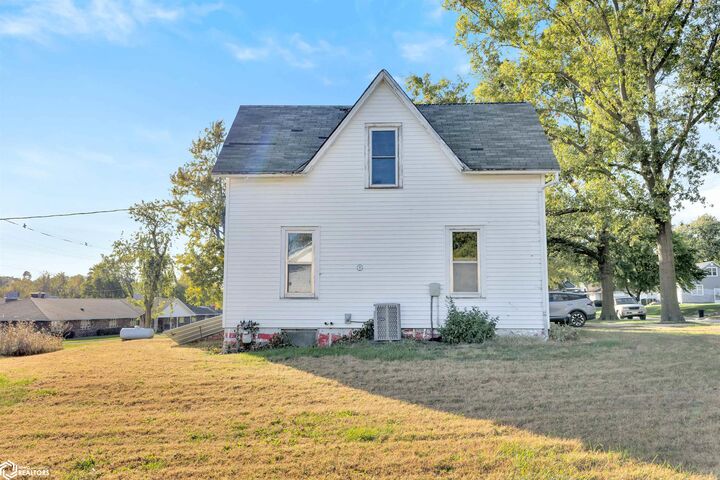 Property Photo: 610 Frankfort Street IA 51573