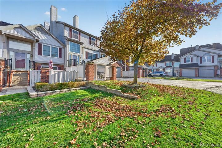 Property Photo:  49846 Pointe Crossing  MI 48170 6435 