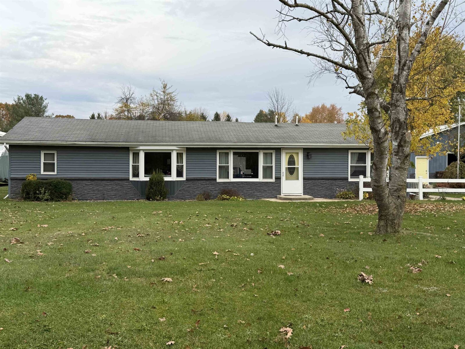Property Photo:  4903 E Valley Road  MI 48858 