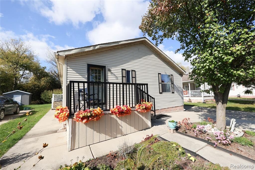 Property Photo:  29760 Meadow Lane  MI 48173 