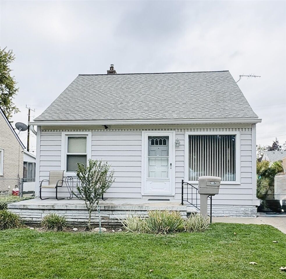 Property Photo: 1857 Council Avenue MI 48146-1207