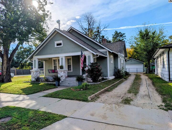 Property Photo:  423 E 11th Ave  KS 67501 