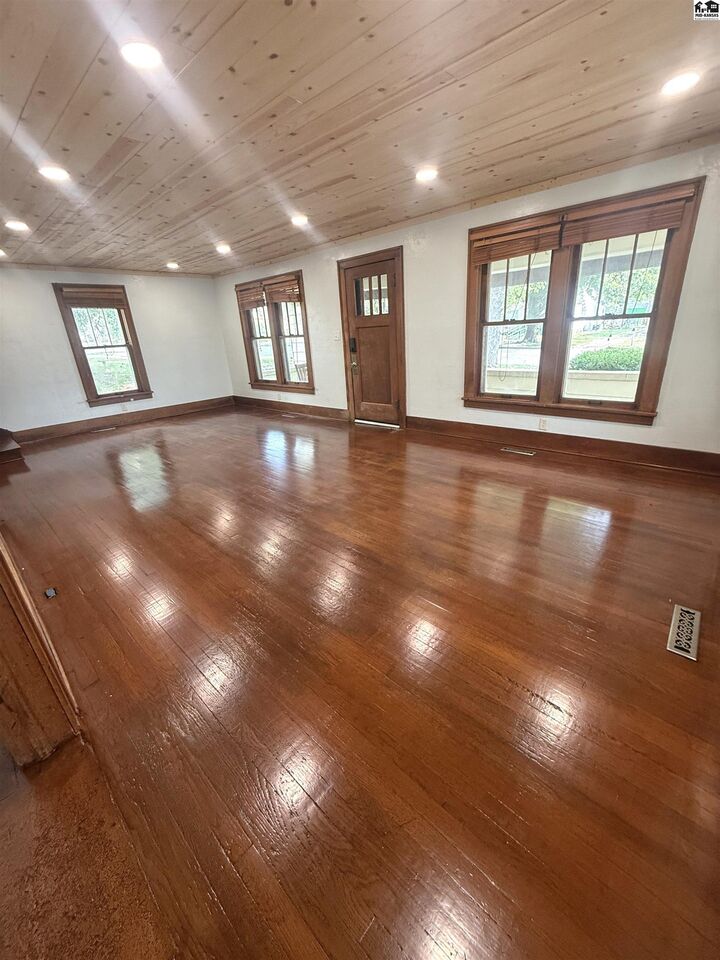 Property Photo:  420 N Jennings Ave  KS 67003 