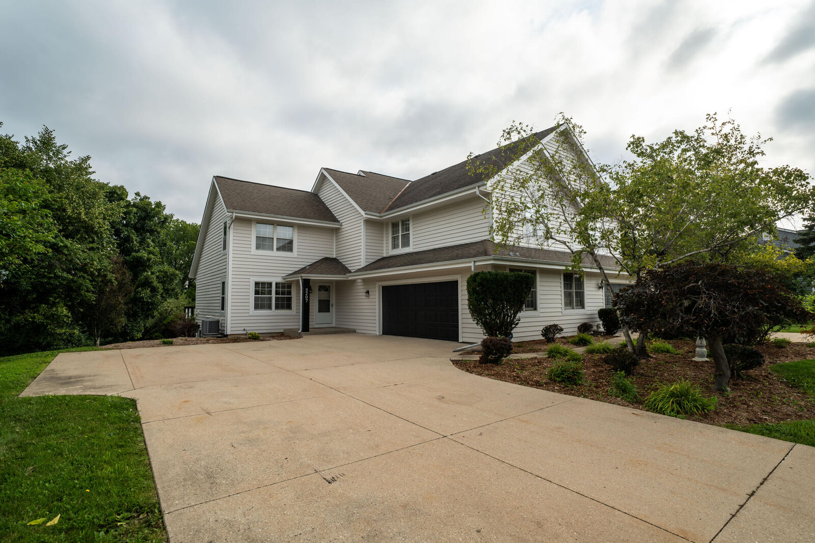 Property Photo:  3207 S Ridgecrest Ct  WI 53151 