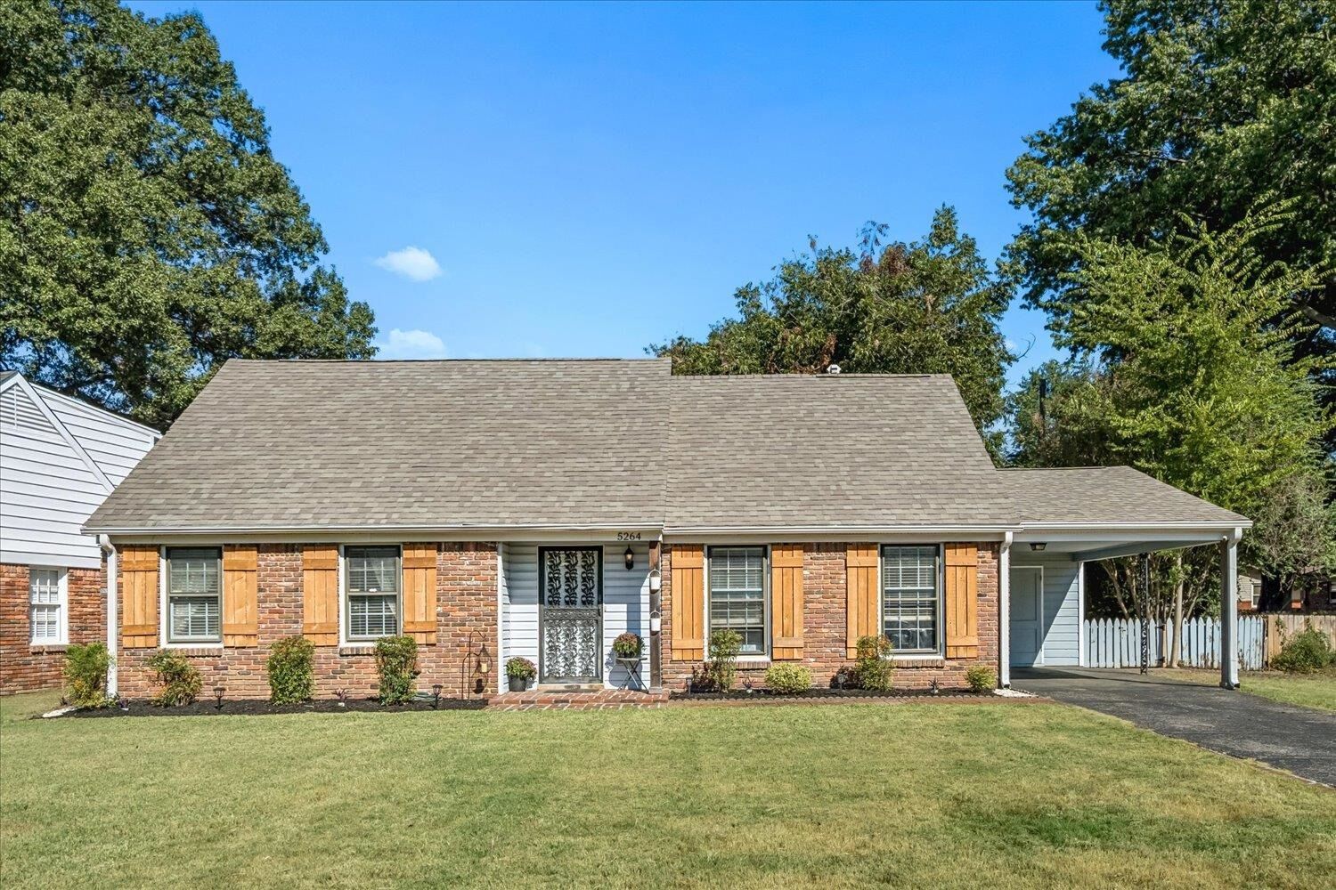 Property Photo: 5264 Helene Rd TN 38117