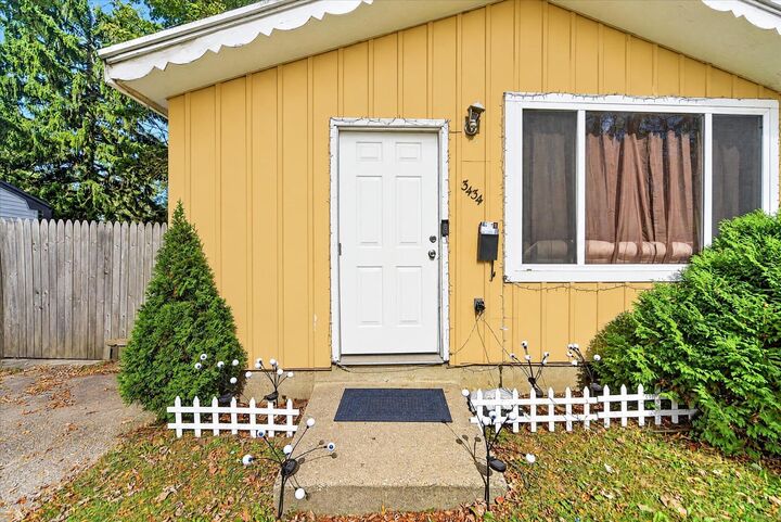 Property Photo:  3434 Glenbrook Drive  MI 48911 