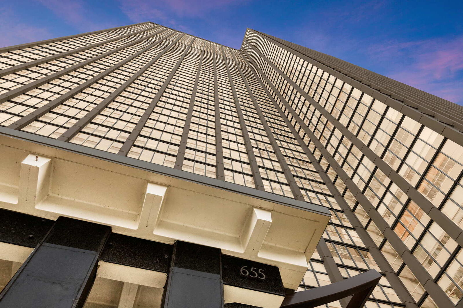 Property Photo:  655 W Irving Park Road 1517  IL 60613 
