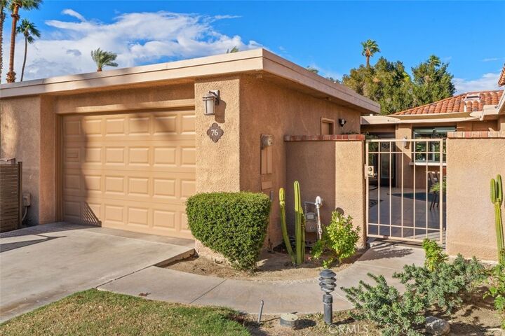 Property Photo: 76 Sunrise CA 92270