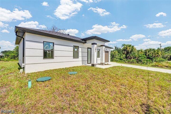 Property Photo:  867 Millpond Street E  FL 33974 