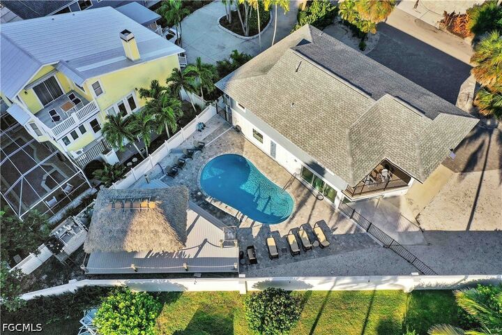 Property Photo: 190 Bayview Avenue FL 33931