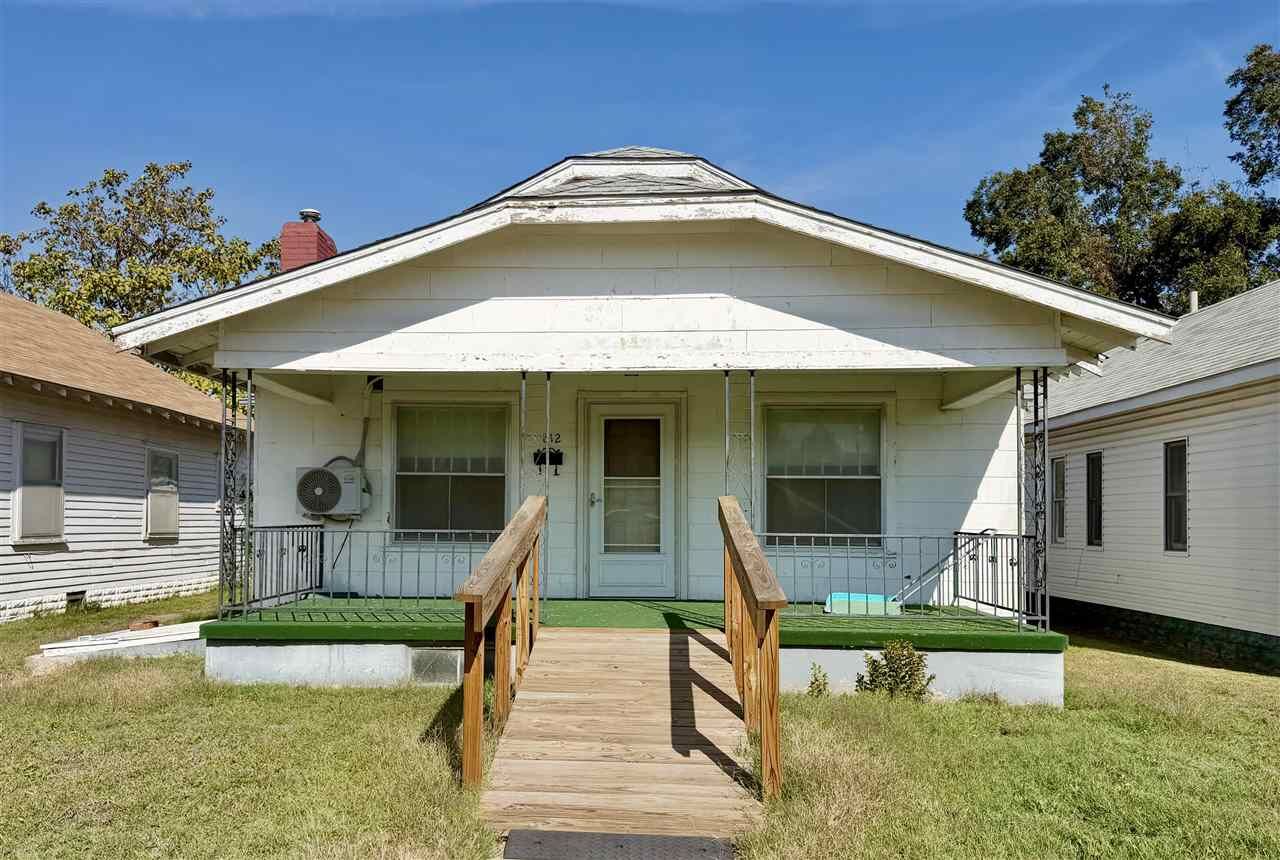 Property Photo:  812 W Oklahoma Avenue  OK 74631 