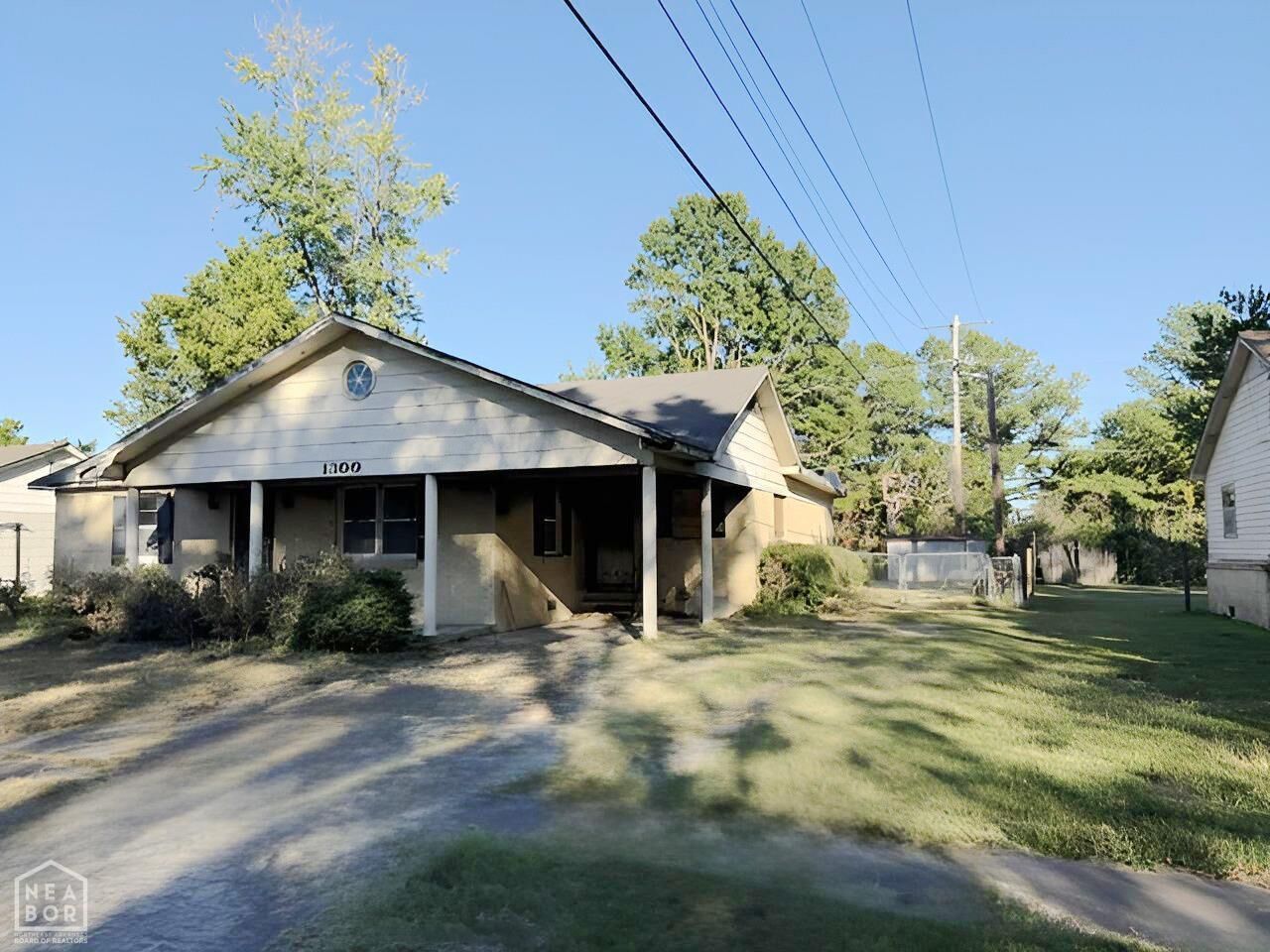 Property Photo: 1300 N Broadway Street AR 72315