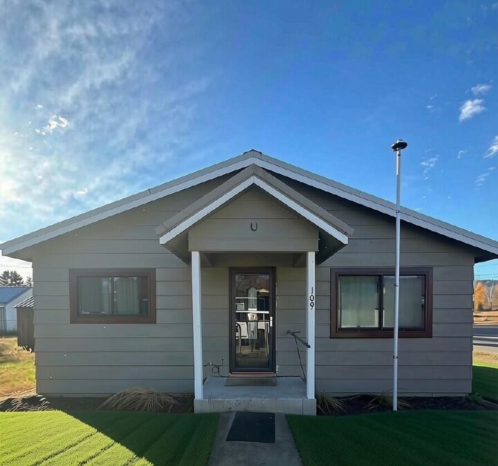 Property Photo:  109 E Blackwell St  WA 99139 
